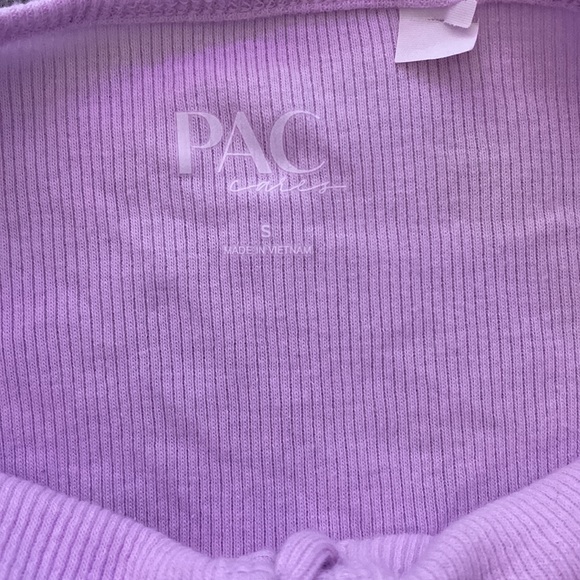 Crop top, never worn. - Picture 3 of 3